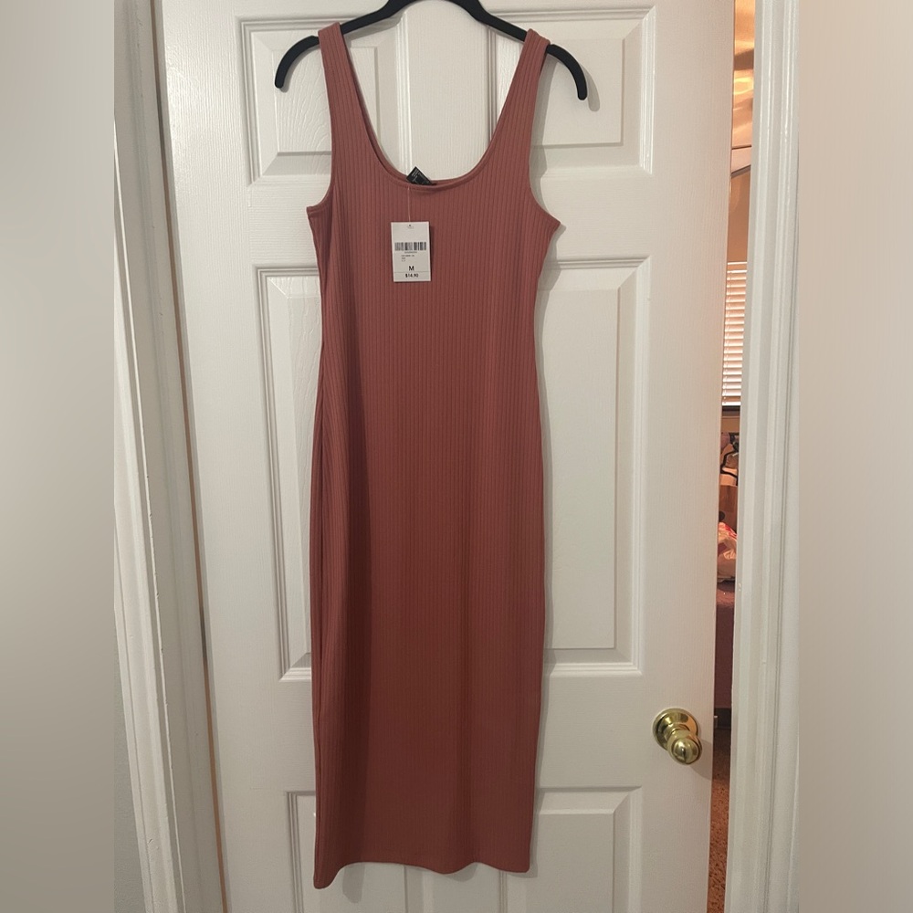 Mauve sleeveless midi dress